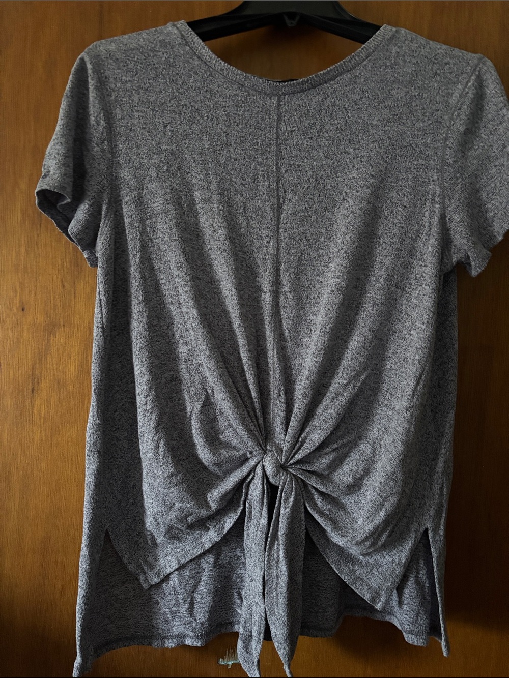 Harlowe & Graham Gray Knot-Front Short Sleeve Tee
